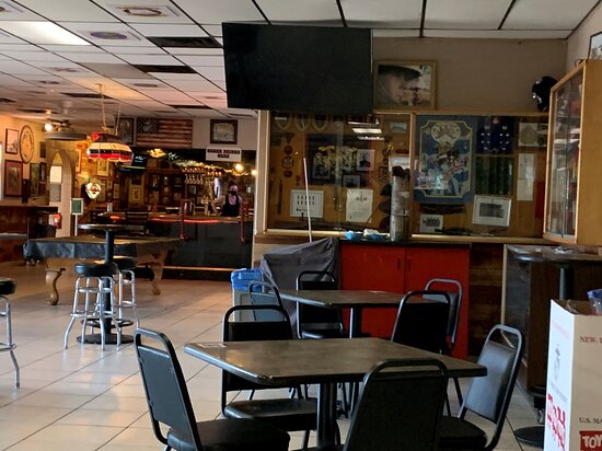 Leatherneck Club | Cheap Eats, Bar Food, Chicken Wings/Tenders, Sandwiches, Beer Selection, Queso,