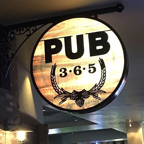 Pub 365 | Late Night Eats, Bar Food, Casual Restaurant, Chicken Wings/Tenders, Chips & Salsa, Nachos,Tacos,Beer Selection,Pub,Sports Bar,Brewpub,Burger | Vegas Best Awards